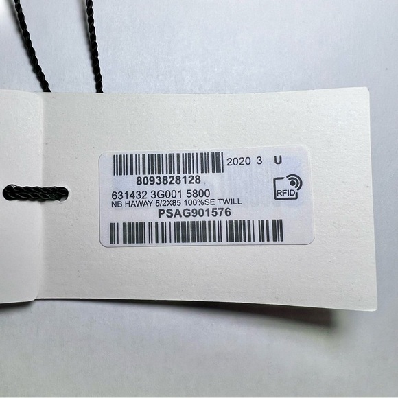 Gucci Hawaiian Print Silk Neck Bow in Pink - Picture 6 of 7